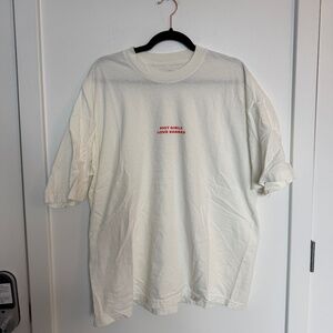 Vintage "hot girls love sharks" Tee